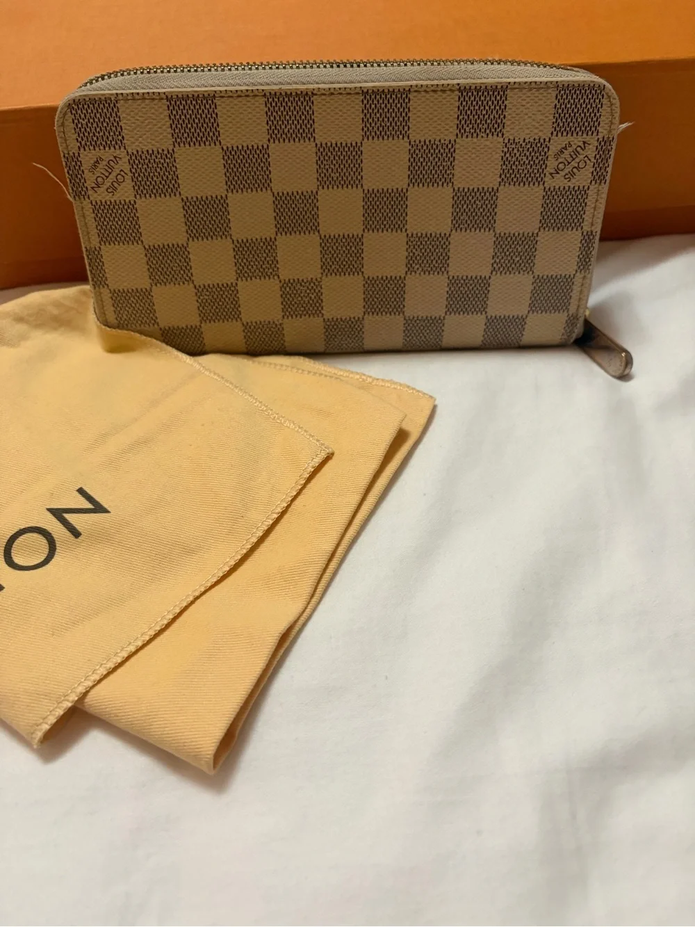 Louis Vuitton Beige Damier Azur Zippy Wallet